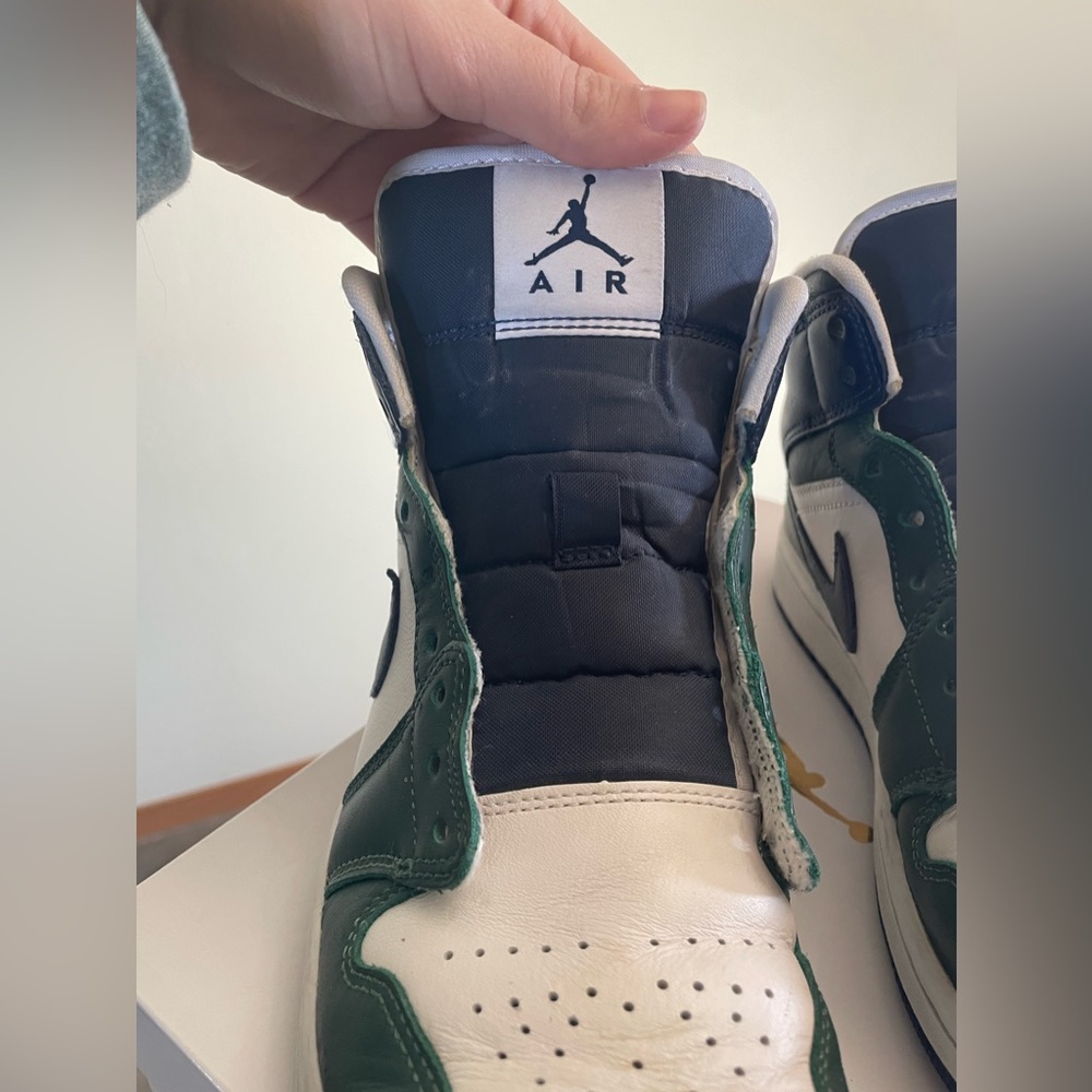 WMNS AIR JORDAN 1 MID SE - Picture 10 of 15